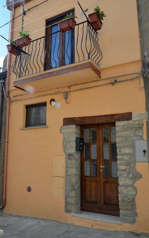 B&B La Casa Sulla Roccia Pietrapertosa Εξωτερικό φωτογραφία